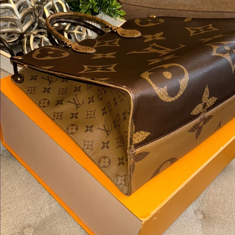 Louis Vuitton Onthego GM shoulder bag - Picture 8 of 17